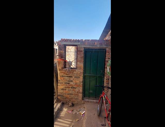 12 BEDROOM HOUSE FOR SALE IN JIYANA